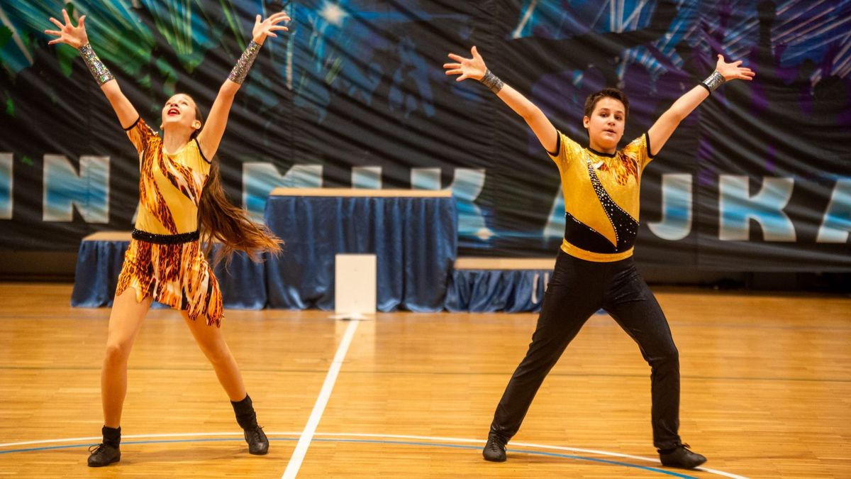 Aranyérmes táncosok