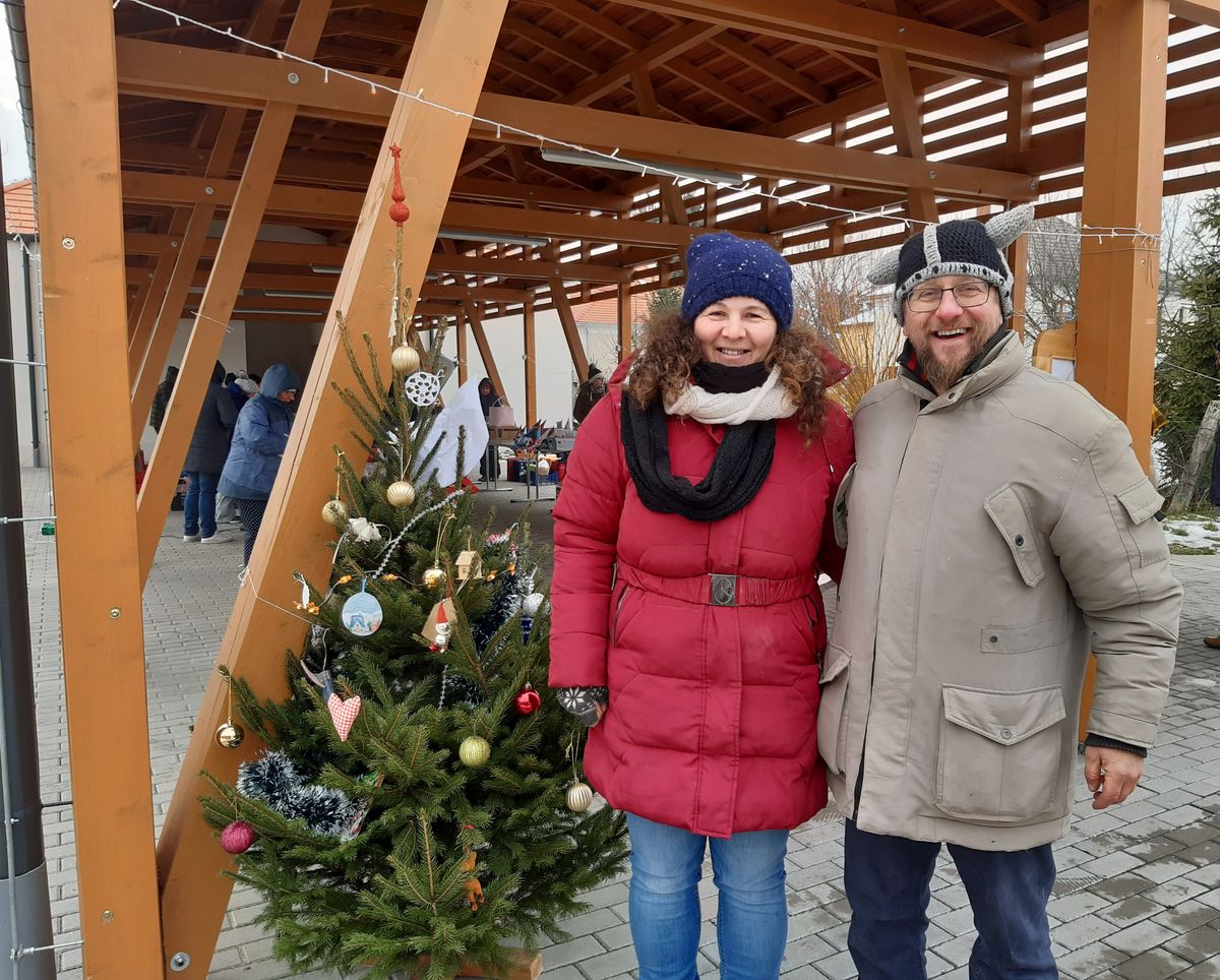 A zirci piac szervezői, Árgyelán Alexandra és Simoncsics Gábor