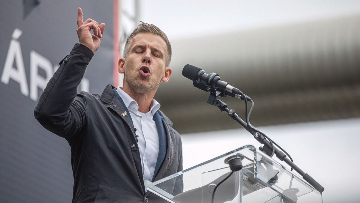 Magyar Péter több helyszínen is felháborodott nyugdíjasokba futott (videó)