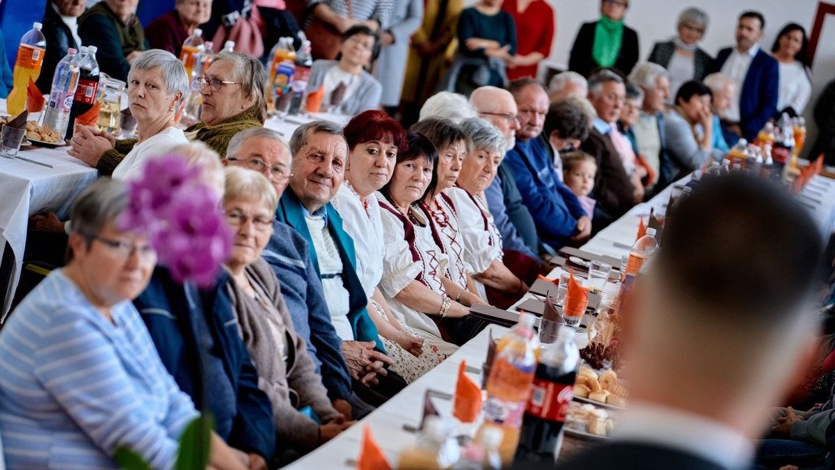 Bakonyi idősek ünnepe – „Szükségünk van a türelmükre" (képgaléria, videó)
