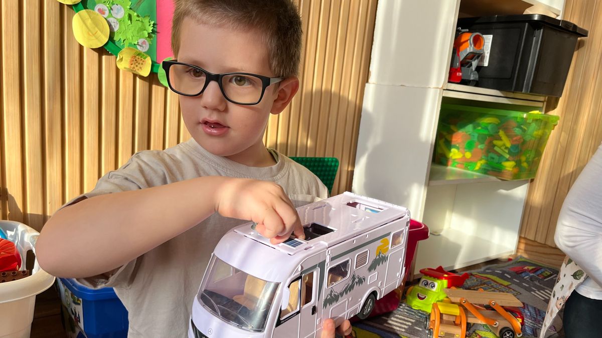 Visszatérhetett az óvodába Dani, a súlyos szembeteg kisfiú (videó)