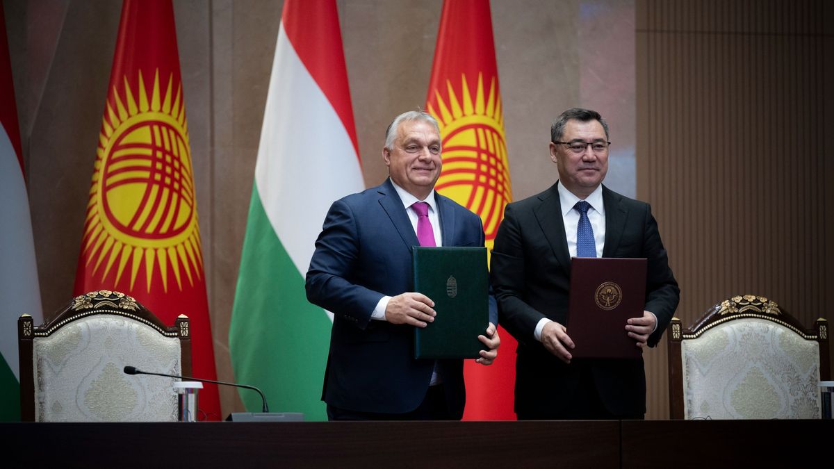 A magyar miniszterelnök átvette a Türk Világ Legfelsőbb Rendje díjat