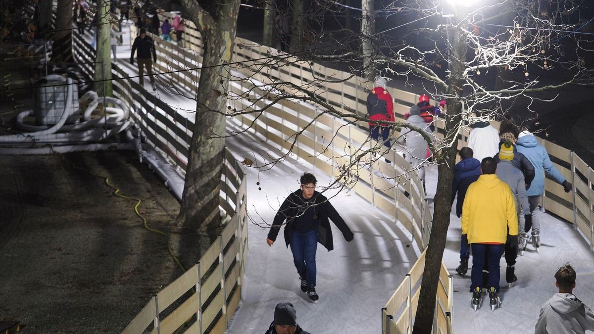 Fotókon a Balaton legnagyobb téli dobása: már épül a füredi jégfolyosó