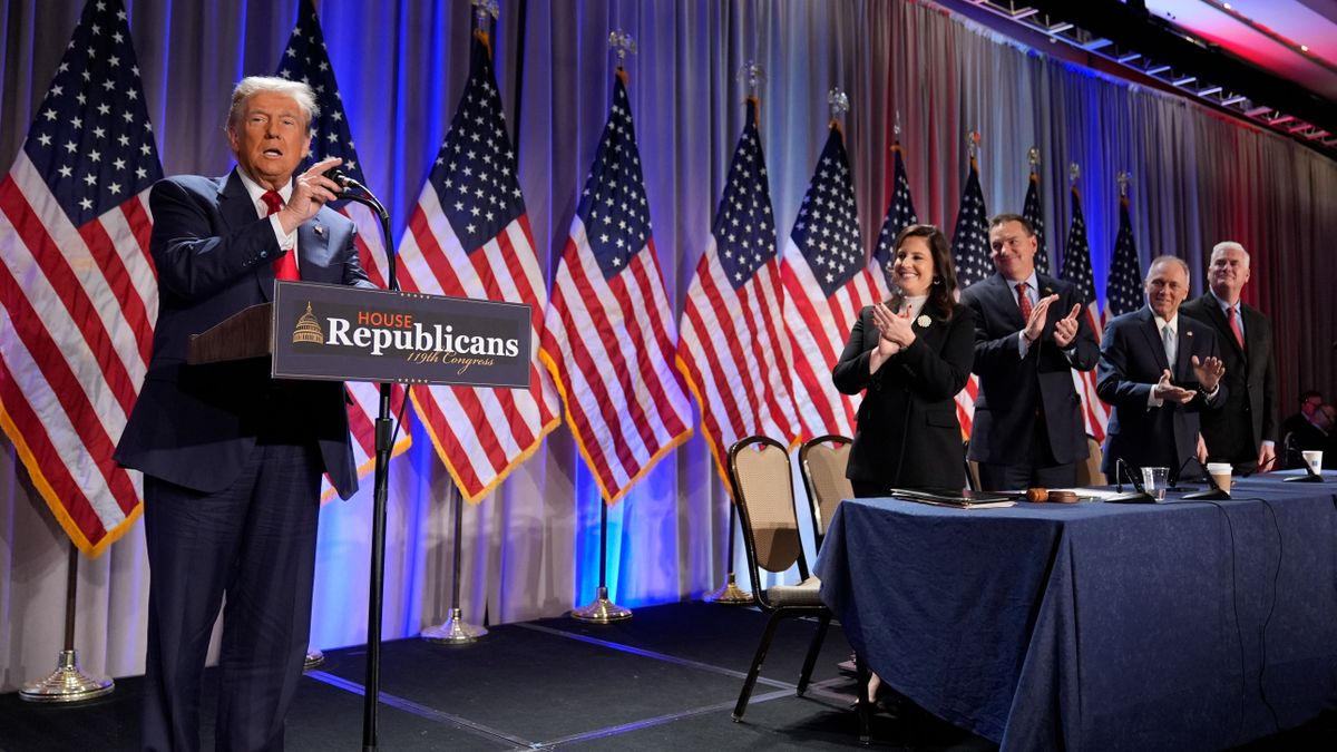 Az amerikaiak csaknem 60 százaléka fogadja el Trump elnöki kormányzást előkészítő eddigi munkáját