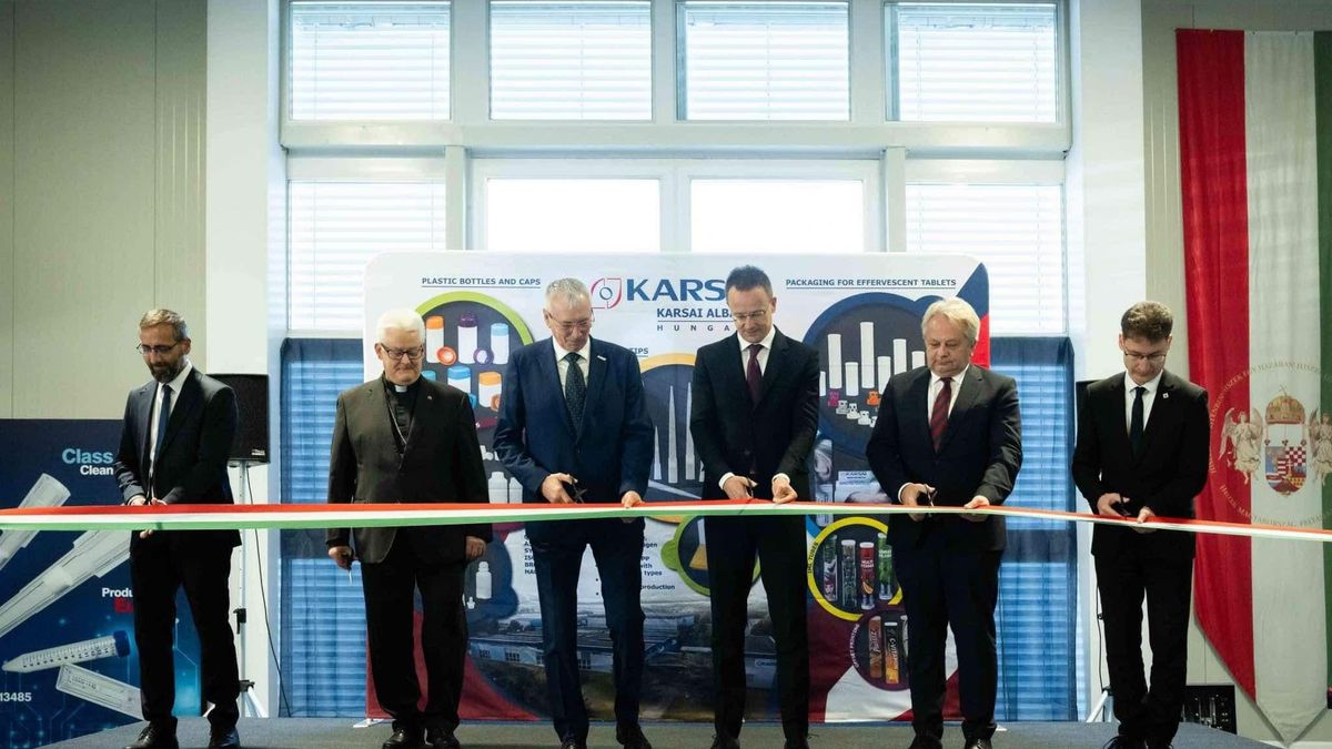 Szijjártó Péter: stratégiai cél Magyarország önellátóvá válása az orvostechnikai eszközök gyártásában