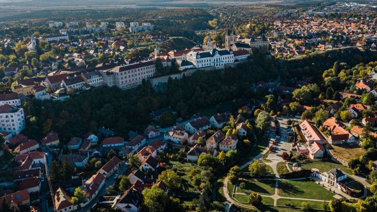 Mennyi a Veszprém vármegyei polgármesterek fizetése? – Utánajártunk