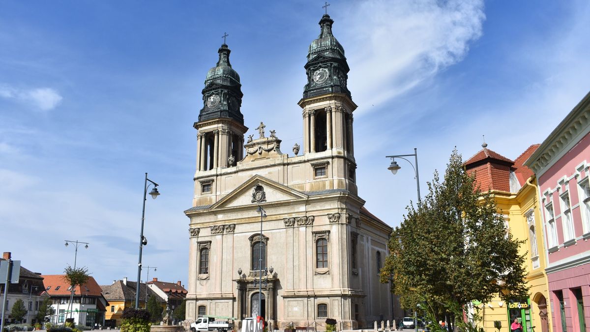 Pápai nagytemplom: hamarosan folytatódik a rekonstrukció