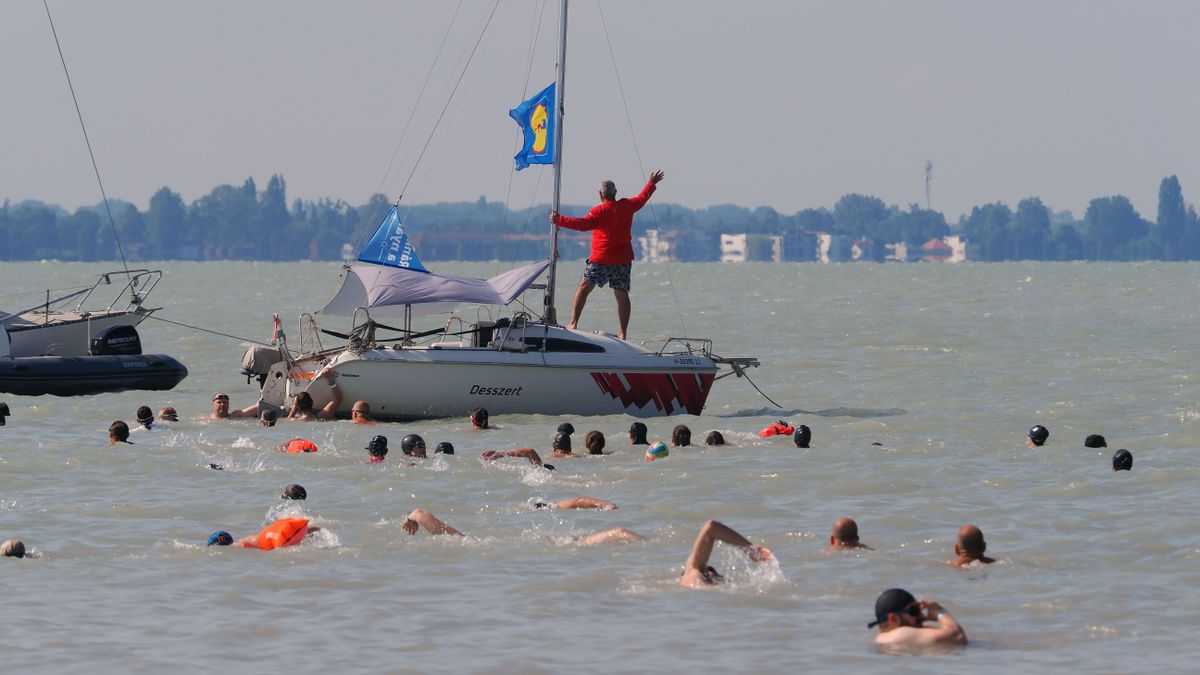 Balaton-átúszásra várják a vállalkozó kedvűeket 2025-ben is