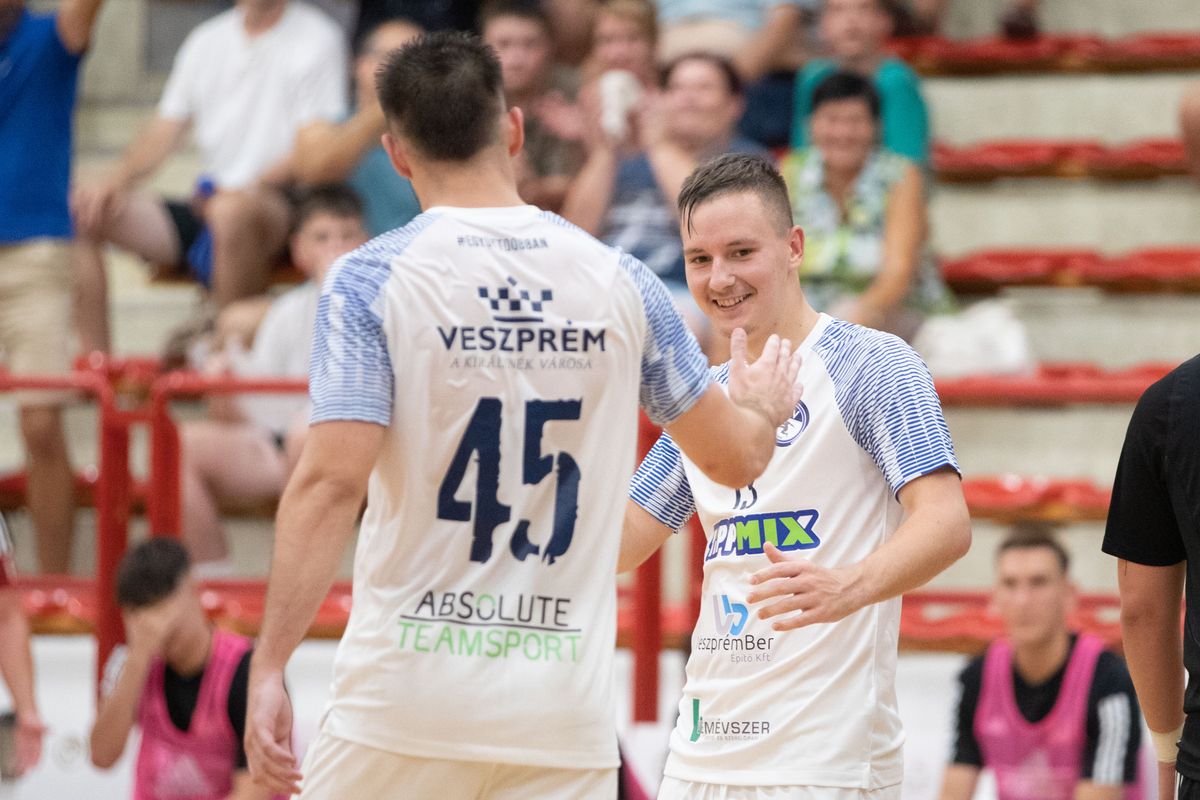 A veszprémi futsal együttes kétszer egyenlített a Debreceni EAC otthonában a futsal NB I-ben pénteken.