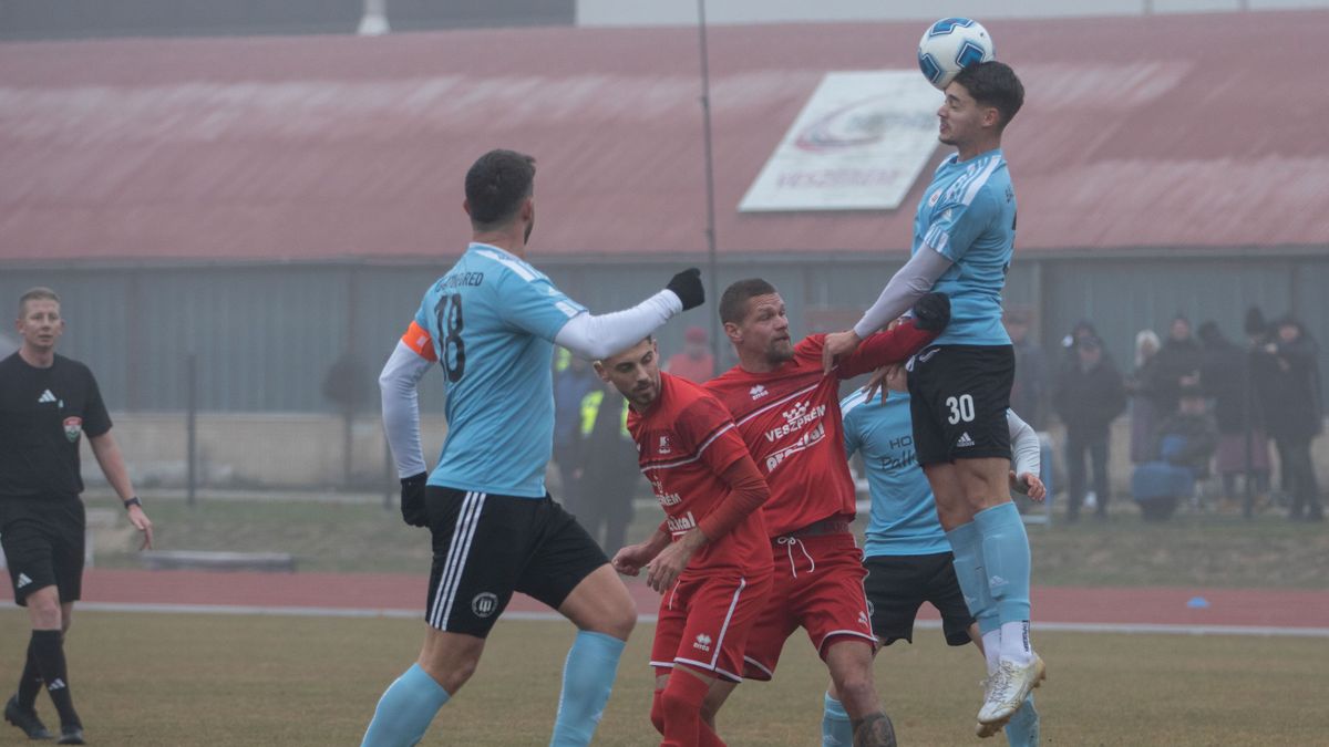 Három gól született a ködös szomszédvári fociderbin (fotókkal)