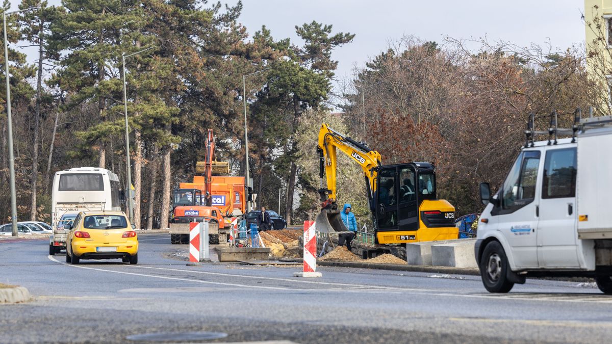 Ivóvízhálózat rekonstrukcióján dolgoznak a Jutasi úton