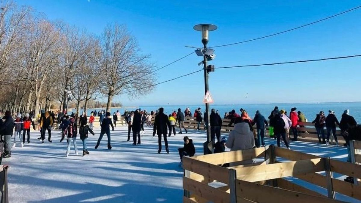Jégpályák épülnek a Balatonnál