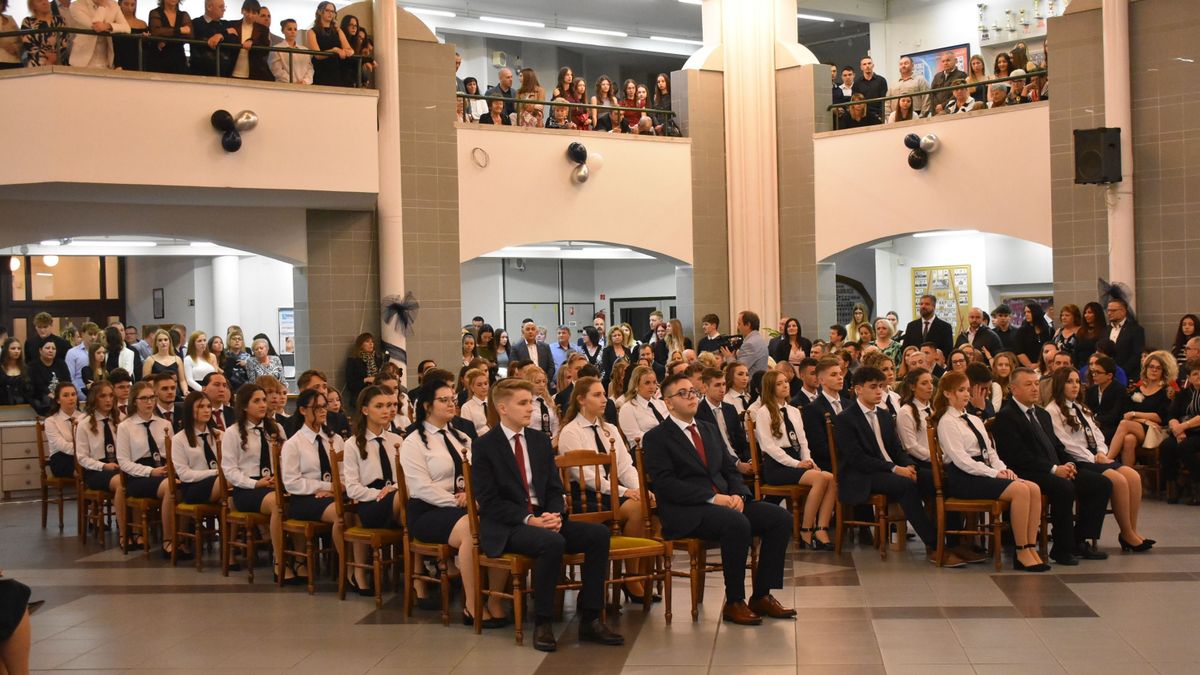 Szalagavató a Petőfiben