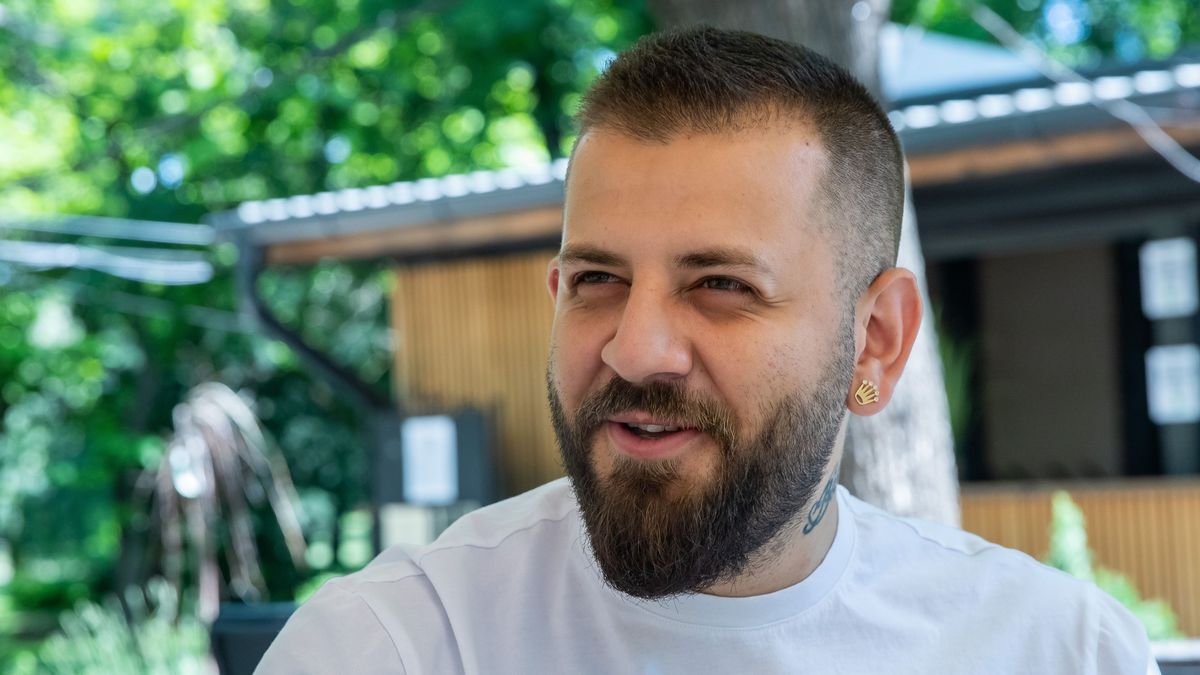 Apa-fia fotón mutatta meg G.w.M a tündérien édes Diont