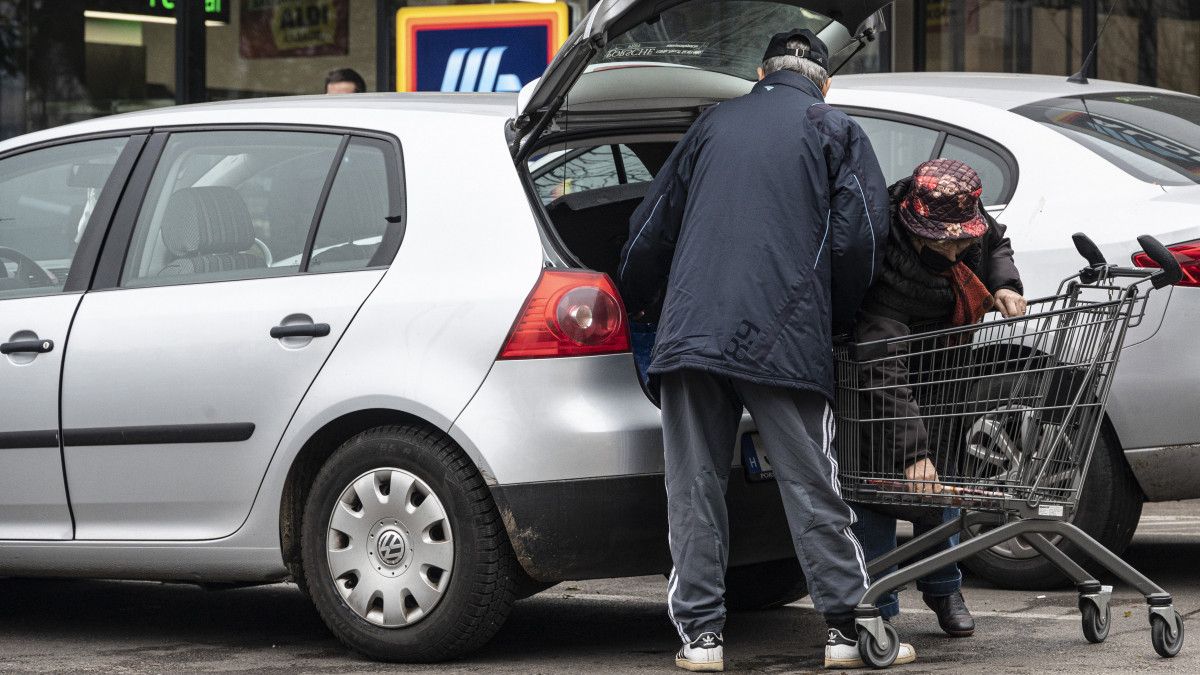 Az utcán és nagy áruházak parkolóiban csapnak le az áldozatokra