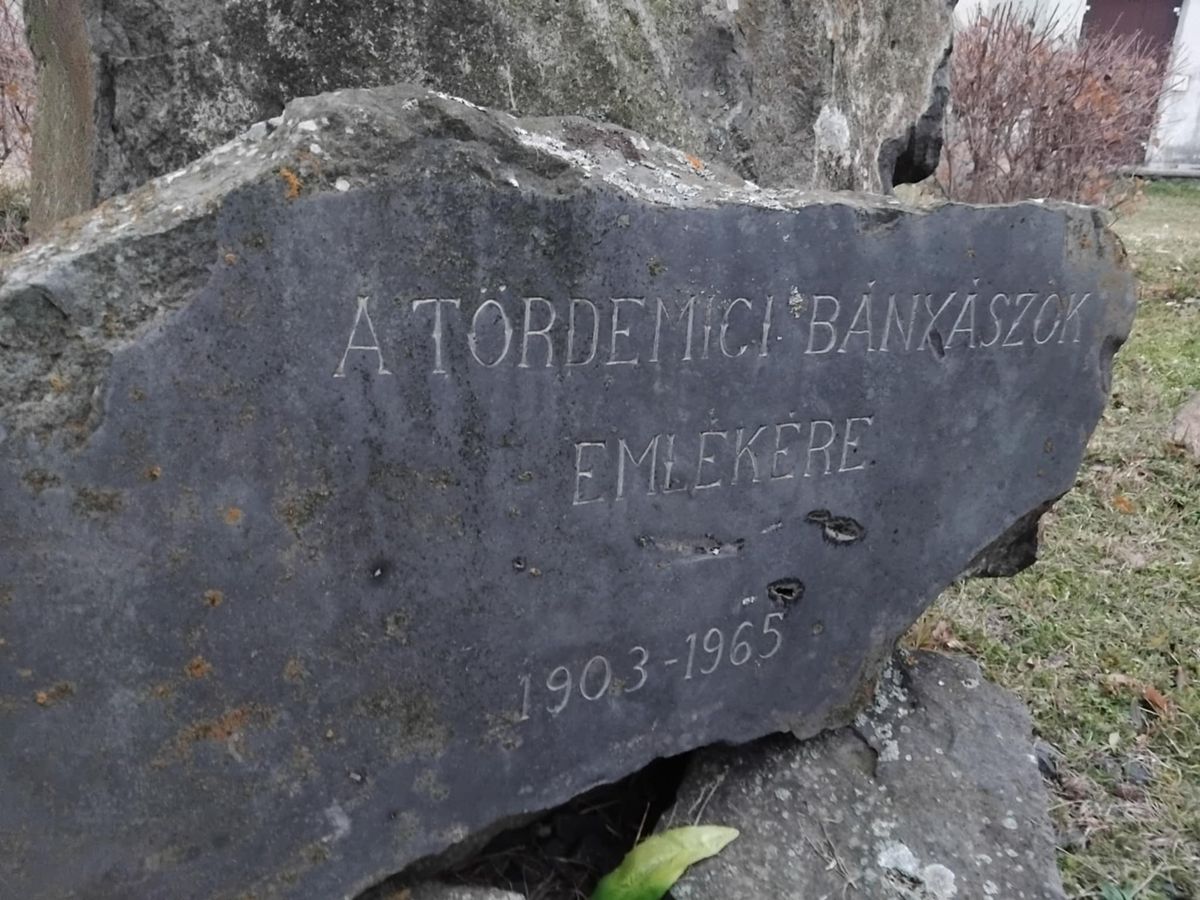 A bányász kolóniában 2005-ben emlékmű épült a tördemici bányászok emlékére, akik ezt az embert próbáló munkát végezték, és akik életüket vesztették