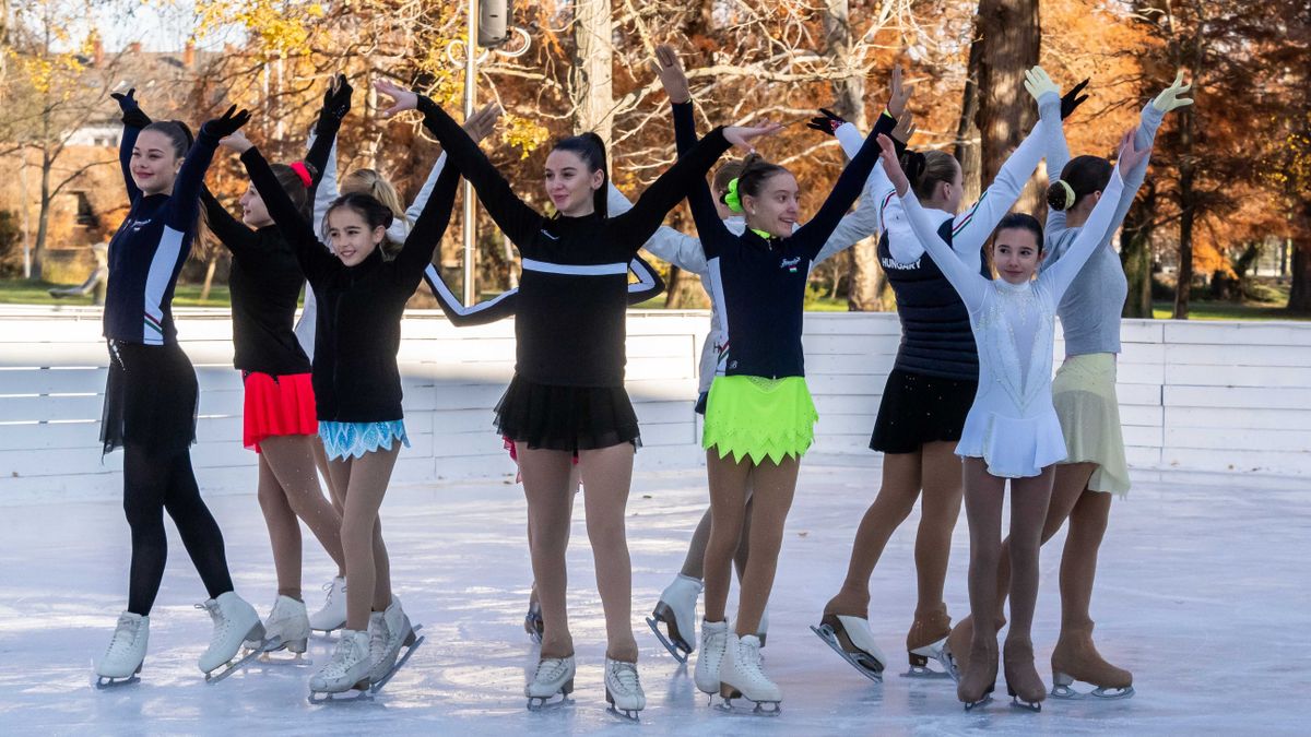 Megnyitott a balatonalmádi jégpálya + videó