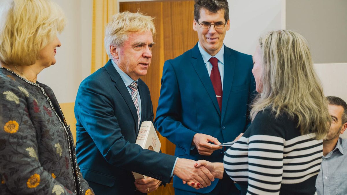 Különleges könyvvel erősítik a fiatalok nemzettudatát