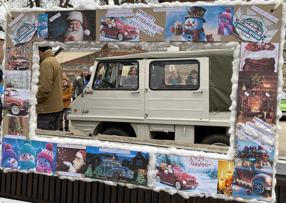 íA Bakonyi Veterán Klub zirci adventi rendezvényén sok érdekes járművet csodálhattunk meg. A szelfipontnál például egy Hafit, egy Haflinger terepjárót láthattunk.