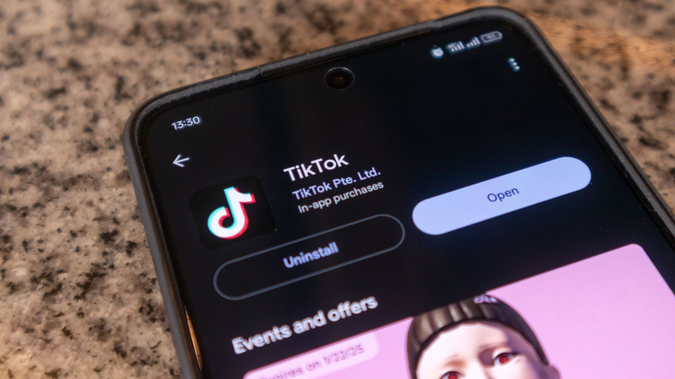 Őrült összegekért árulnak használt mobilokat, amelyekre TikTok van telepítve