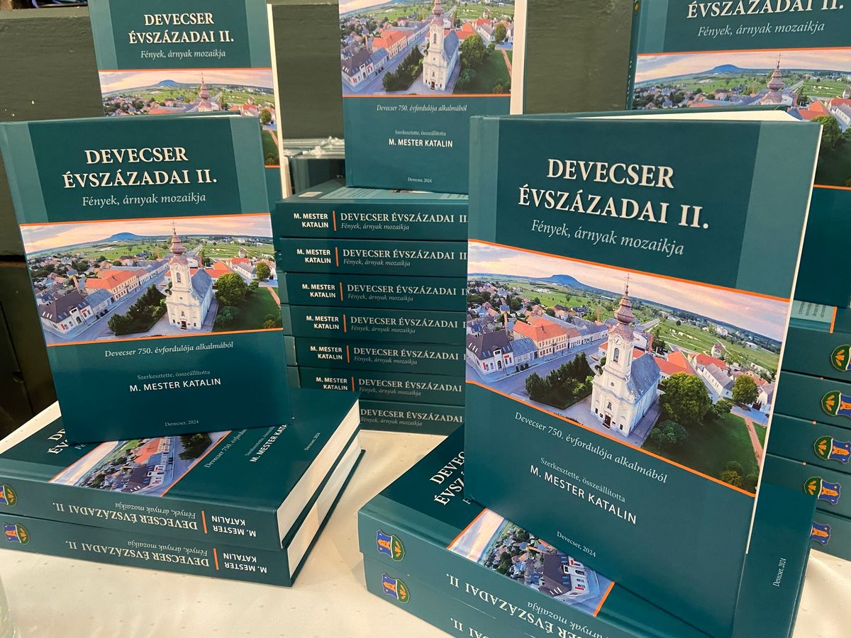 Az újév köszöntőn a Devecser Évszázadai II. című könyvet is bemutatták