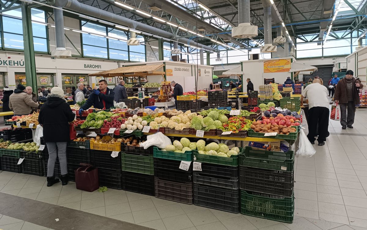 Az első pénteki piac Veszprémben egy kicsit csendesebb volt