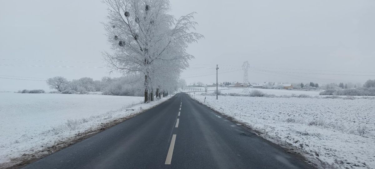 Ónos eső nem esett kedden délelőtt a Magas-Bakonyban, de Olaszfalut belepte a hó.
