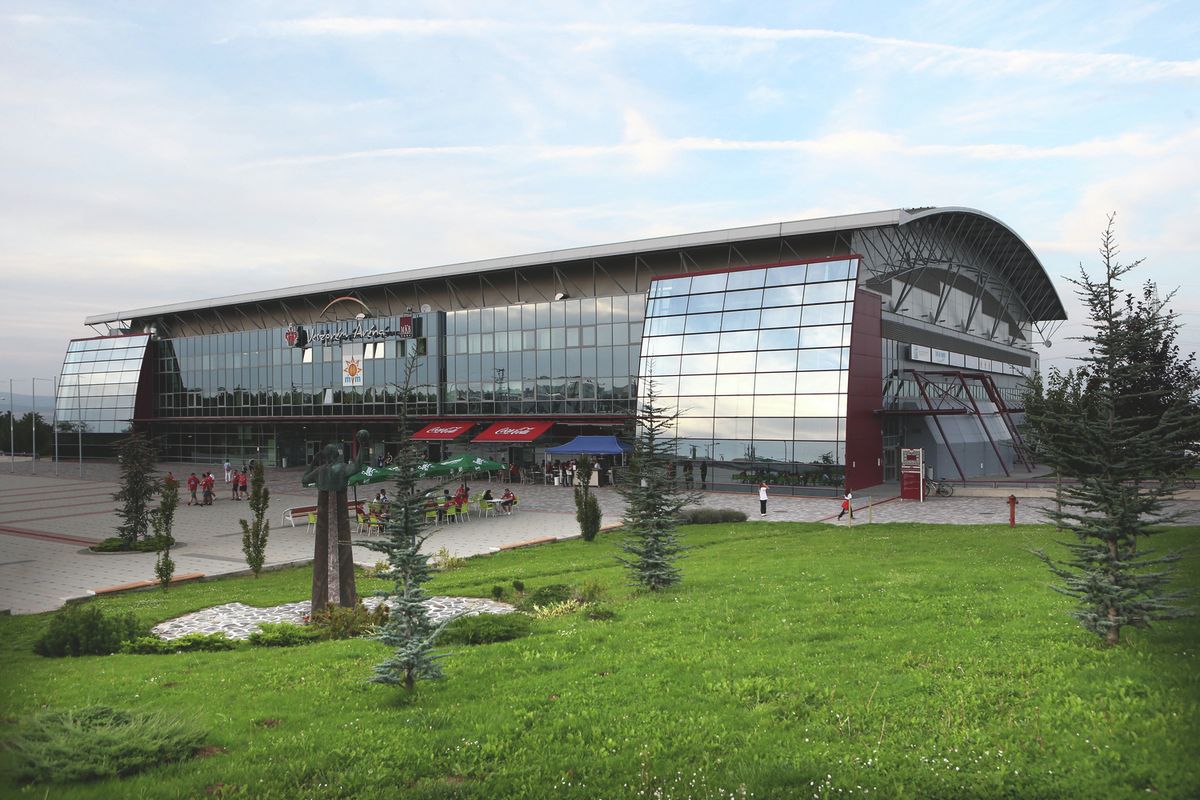 A főegyházmegye ez évi legkiemelkedőbb eseményének helyszíne a Veszprém Aréna parkolója