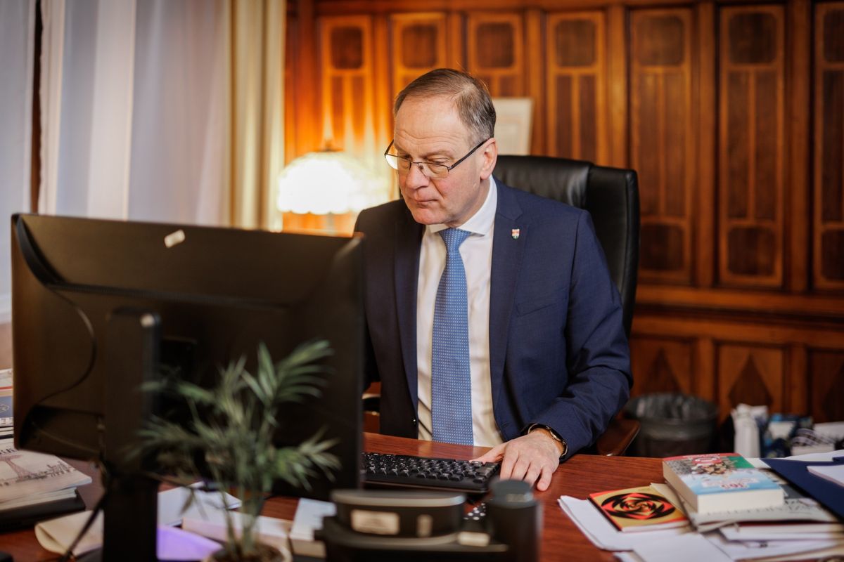 Navracsics Tibor szerint a települések társadalmi-gazdasági integritásának, helyi értékrendjének, hagyományoknak a védelme a kezdeményezés elsődleges célja
