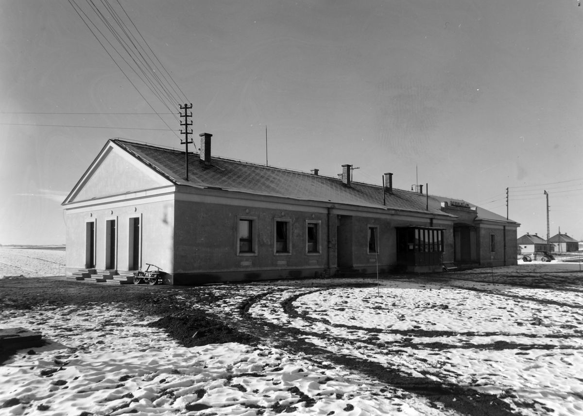 Retró fotókról régi emlékek juthatnak eszünkbe. Képünk a dudari vasútállomásról készült 1955-ben.