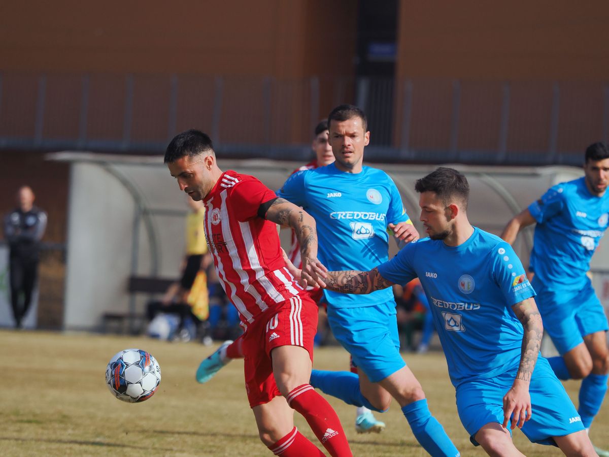 Veszprém-Újpest FC II. és Puskás Akadémia II.-Balatonfüredi FC párharcok következnek a labdarúgó NB III északnyugati csoportjában.