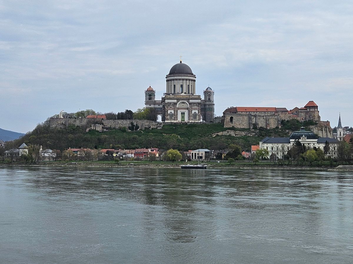 Duna-parti kilátások: Esztergom és Párkány lenyűgöző panorámája
