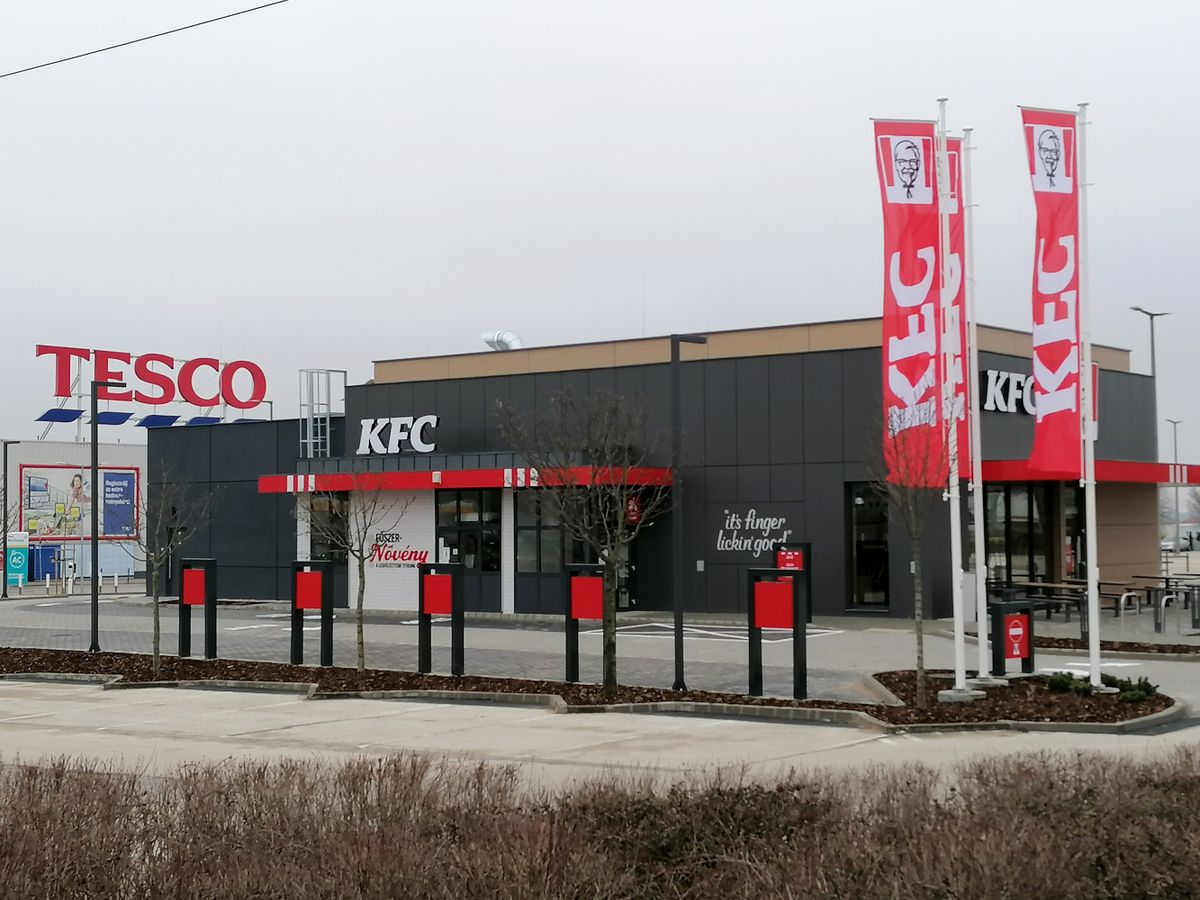 Mindenki azt kérdezi a városban, hogy mikor nyit már ki a gyorsétterem?
