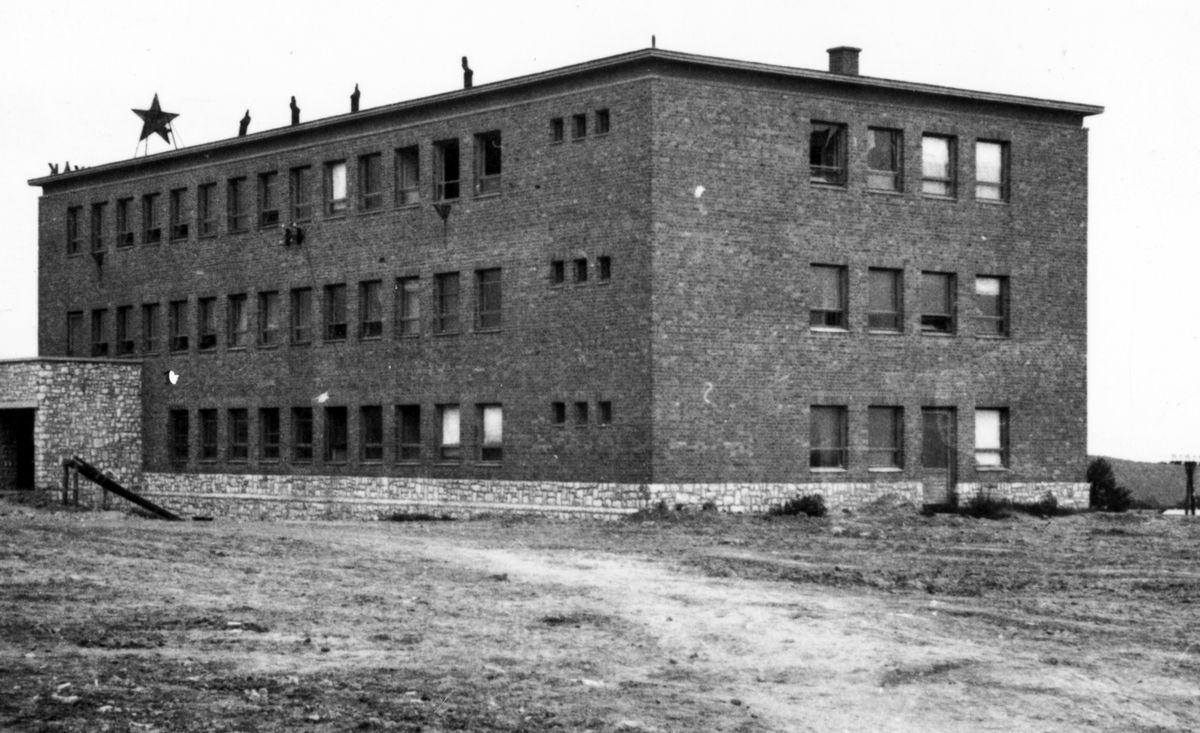 A dudari bánya irodaépülete 1957-ben.