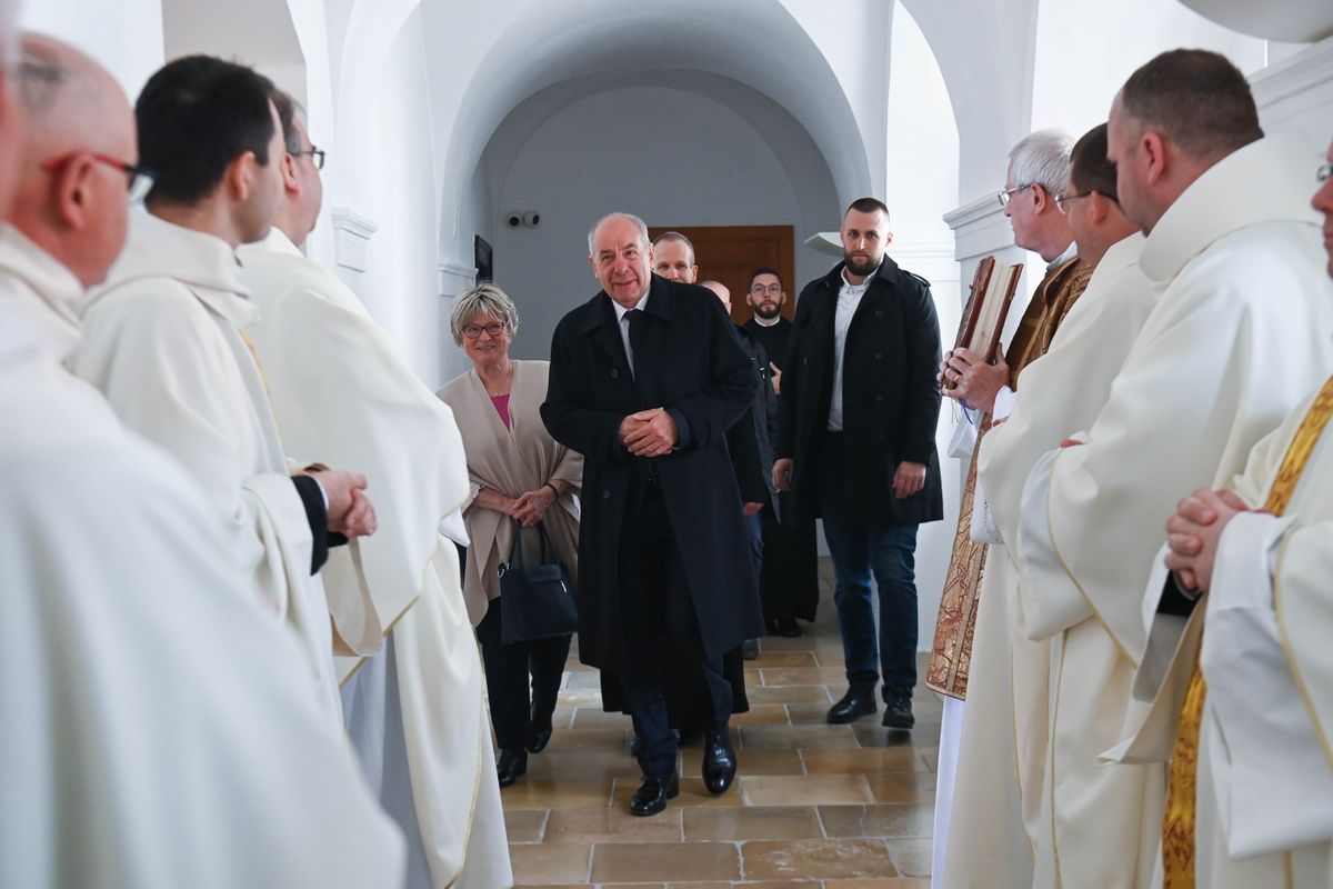 SULYOK Tamás; NAGY Zsuzsanna