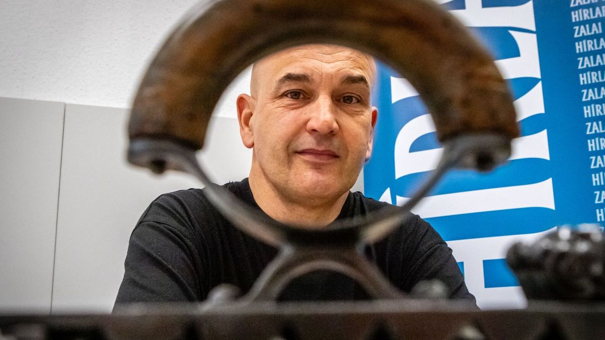 A nagykanizsai vitéz Kósa Miklós kincsvadász egyik első szenes vasalóján keresztül bemutatta gyűjteményének néhány érdekesebb darabját