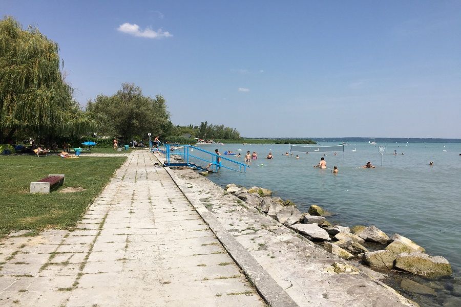 A biciklis csobbanójegyet a káptalanfüredi kis strandon vezetik be