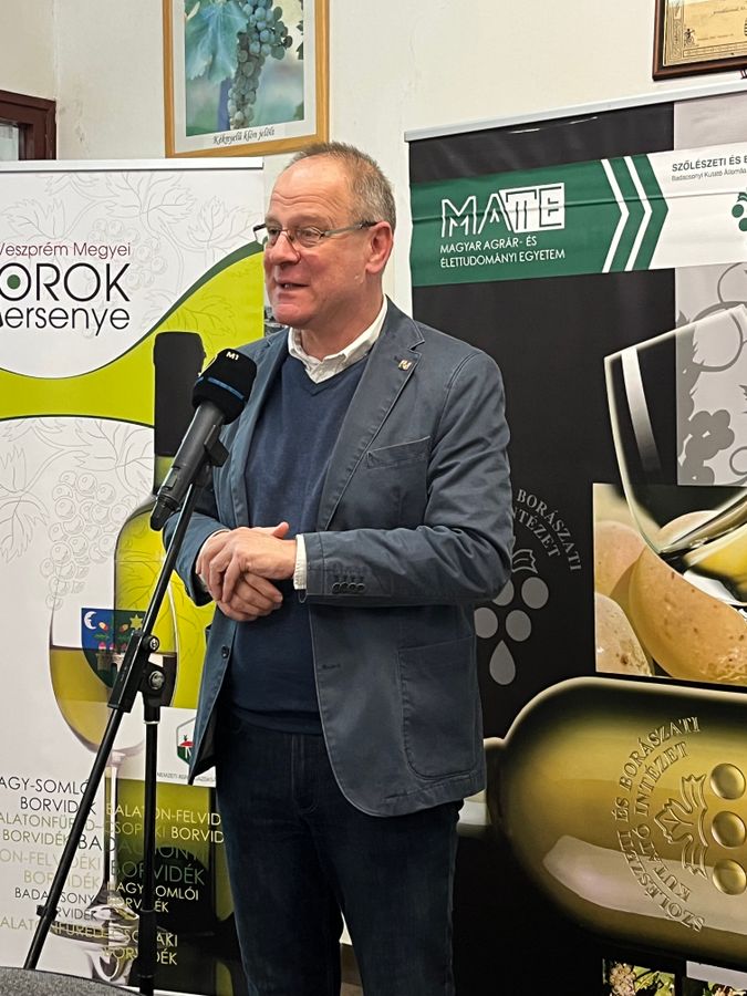 Navracsics Tibor szerint ennek a tájnak lelke van, e lélek ápolói a borászok, akik évezredes hagyományokat ápolnak, tartják meg a közösségeket, dacolva az időjárás okozta nehézségekkel is