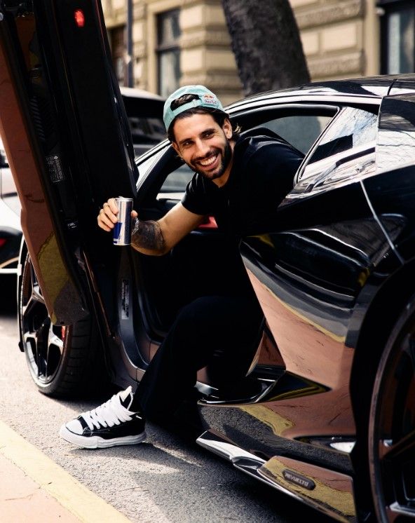 Szoboszlai Dominik egy Lamborghini volánja mögé ült.