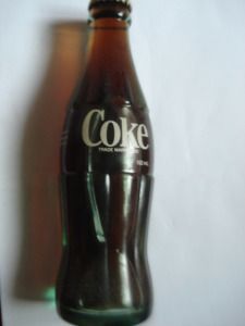 Egy bontatlan üveg 2006-os Coca-Cola