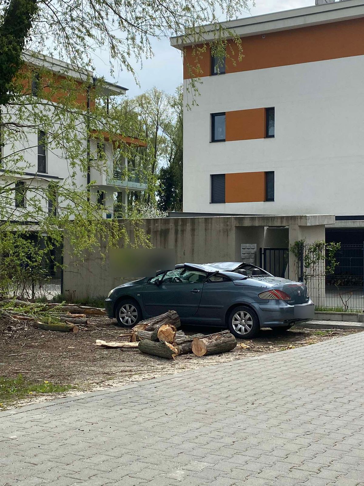 Szélvihar tombolt a Balatonnál – így csapott le az ítéletidő Fűzfőn