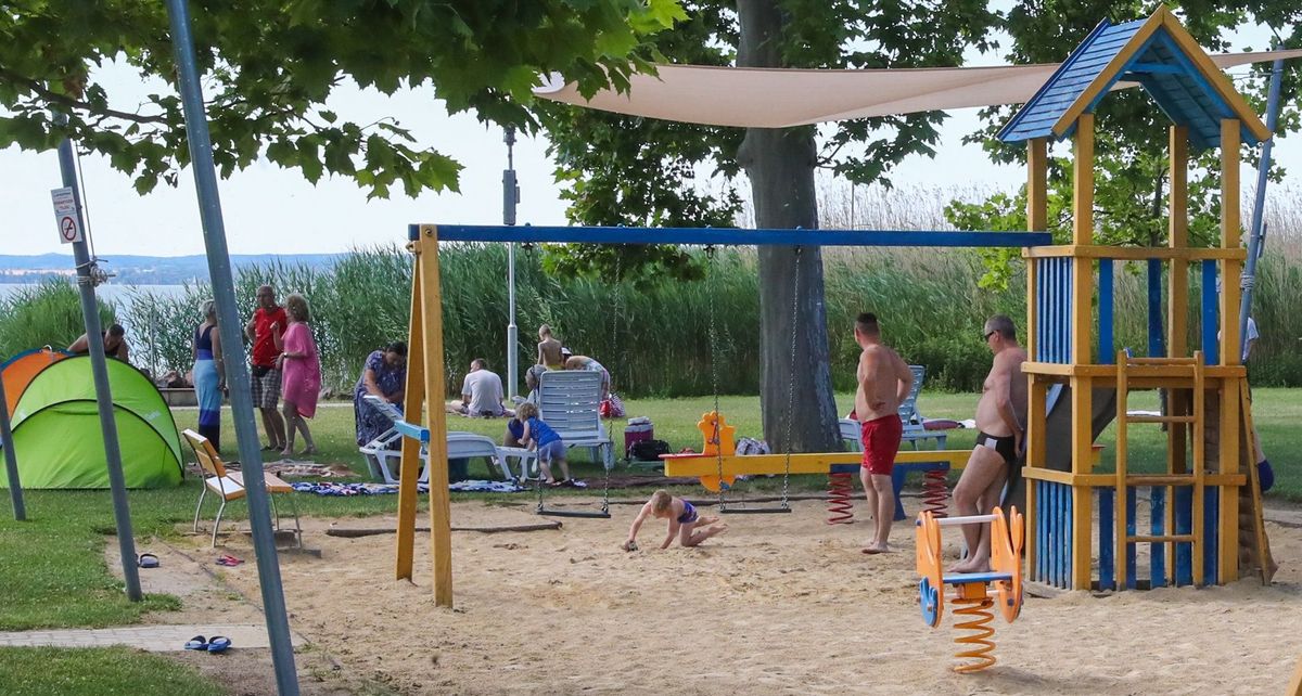 A balatonfüredi Kisfaludy strand a város egyik legnépszerűbb fürdőhelye