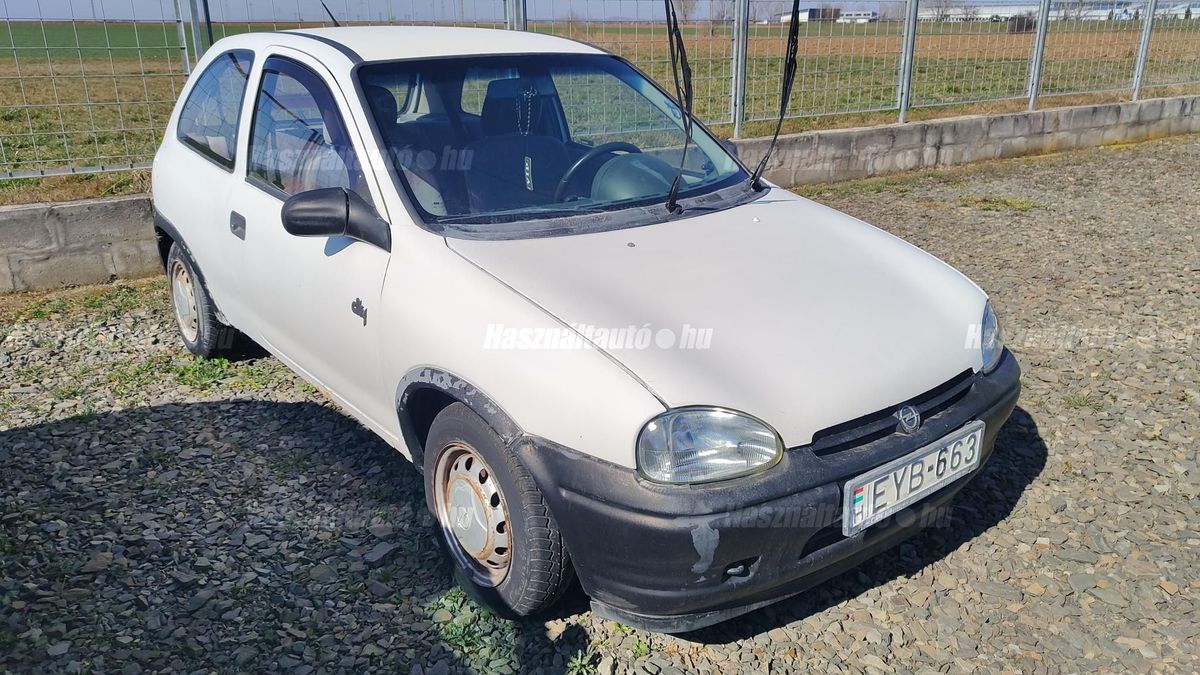 Tyúkólnak, kistraktor-alapanyagnak, kivéreztetni megteszi – Opel Corsa eladó Forrás: hasznaltauto.hu