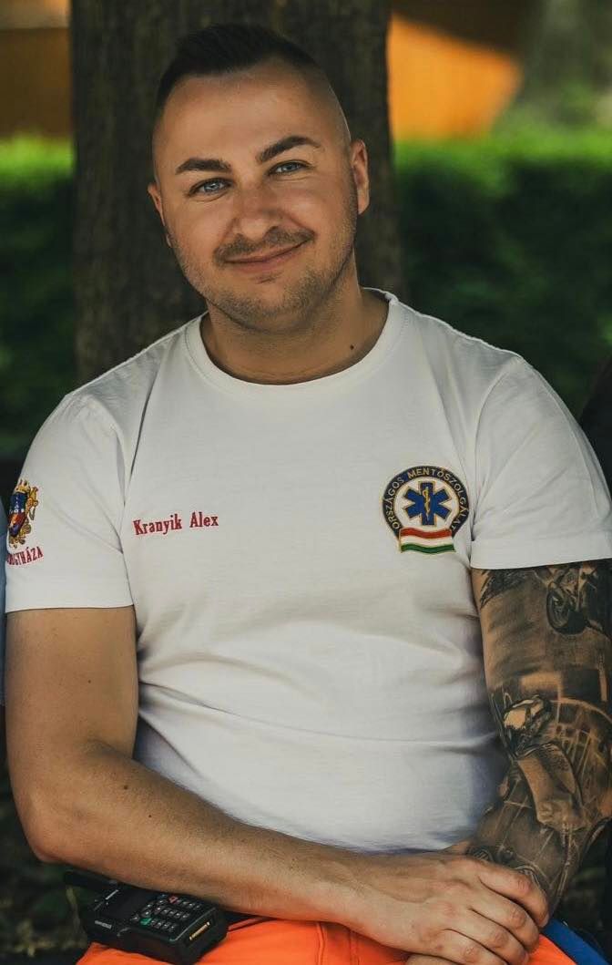 Kranyik Alex mentőápoló habozás nélkül segített a görcsrohamot kapott kislányon