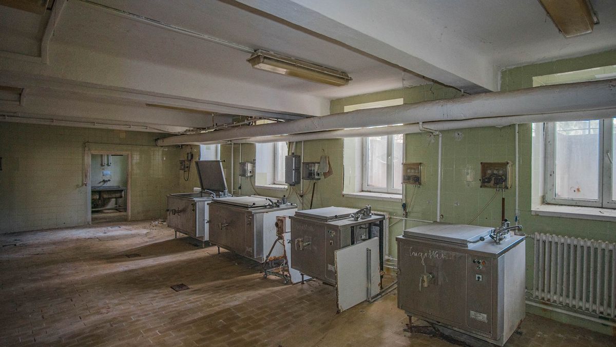 A főző üstöket már belepte a kosz