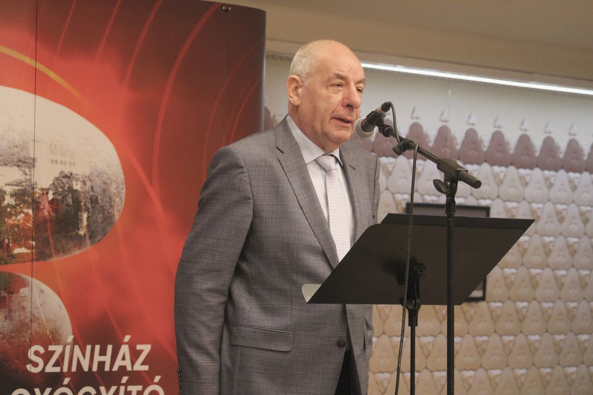 Sulyok Tamás is szavalt a Veszprémi Petőfi Színház ünnepségén