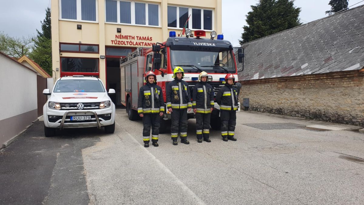 Balesetben elhunyt társukra emlékeztek a zirci tűzoltók szombaton.