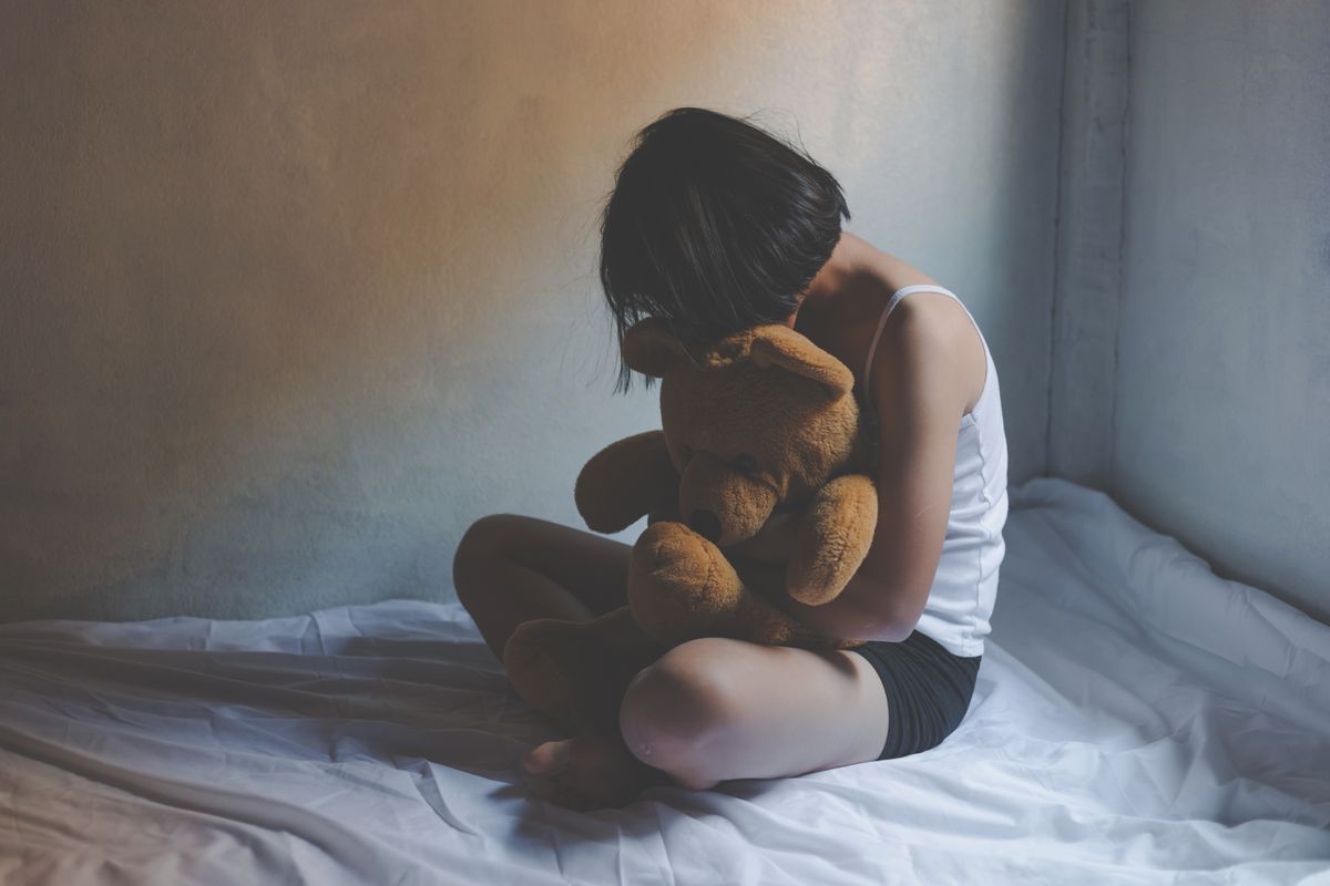 Concept,Photo,Of,Sexual,Assault,,Young,Girl,Sit,On,A
szexuális erőszak
