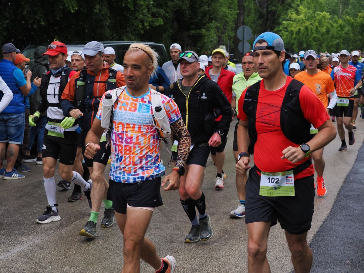 Ultrabalaton – Takács Krisztián (középen) tavaly kétszer futotta körbe a Balatont Fotó: Nagy Lajos/Napló