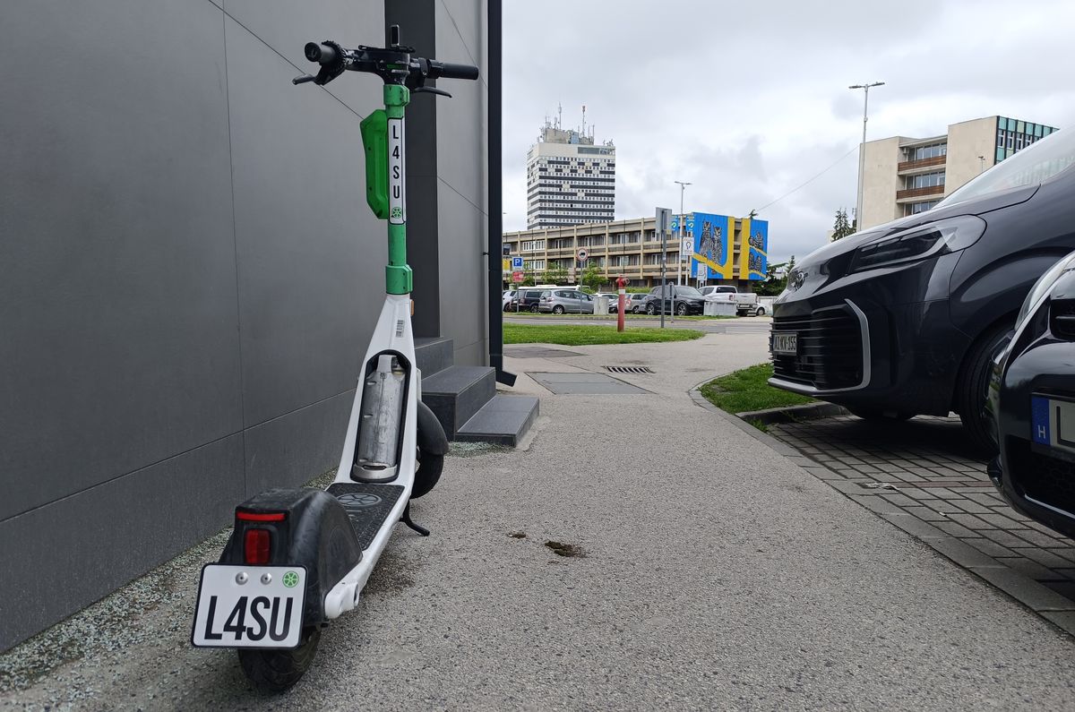 Veszprémben, ahogy más városokban is, az elektromos rollerek használata egyre inkább teret nyer